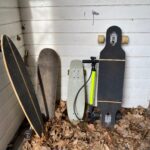 skateboards in portiek